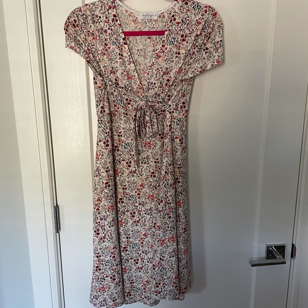 Floral maternity dress - nursing friendly